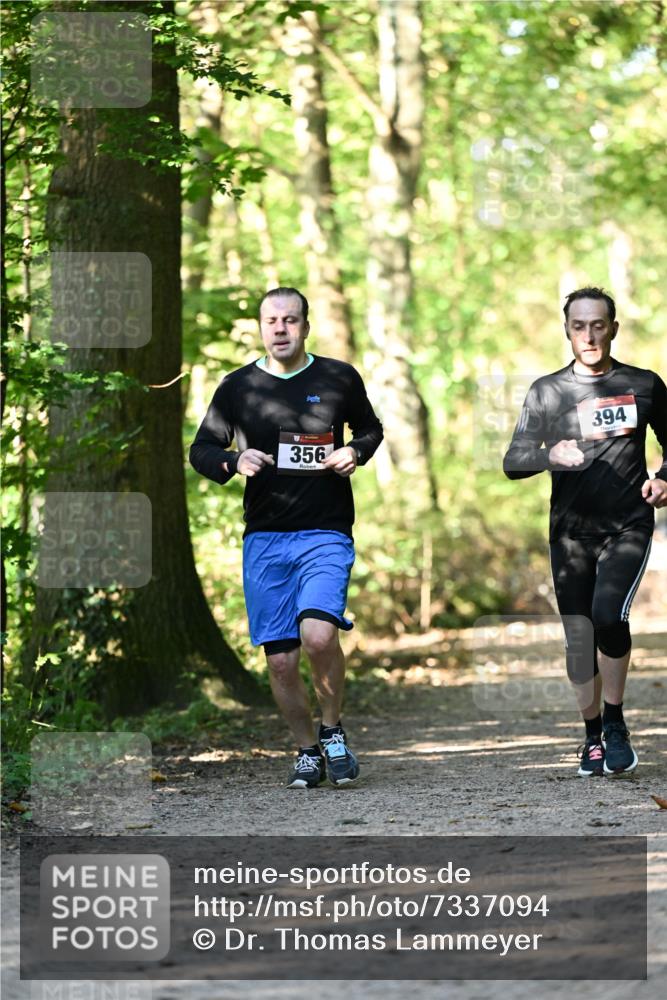 06.10.2024 - Bramfelder Halbmarathon 2024 Dr. Thomas Lammeyer http://msf.ph/oto/7337094 06.10.2024 10:19:35 Laufen 356, 394 meine-sportfotos.de