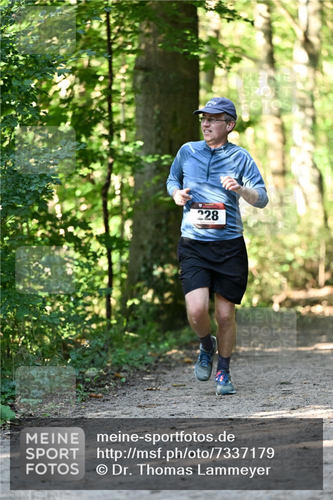 06.10.2024 - Bramfelder Halbmarathon 2024 Dr. Thomas Lammeyer http://msf.ph/oto/7337179 06.10.2024 10:20:08 Laufen 228 meine-sportfotos.de