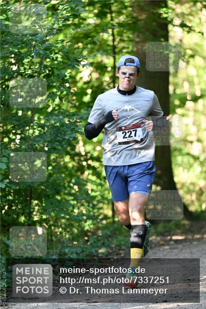06.10.2024 - Bramfelder Halbmarathon 2024 Dr. Thomas Lammeyer http://msf.ph/oto/7337251 06.10.2024 10:20:30 Laufen 227 meine-sportfotos.de
