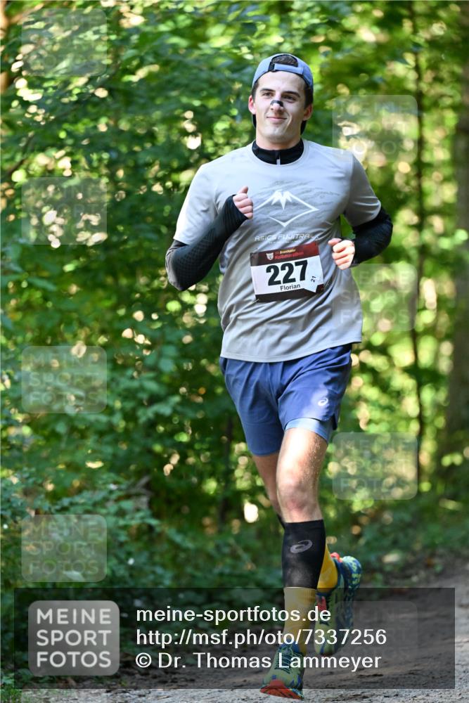 06.10.2024 - Bramfelder Halbmarathon 2024 Dr. Thomas Lammeyer http://msf.ph/oto/7337256 06.10.2024 10:20:31 Laufen 33, 227 meine-sportfotos.de