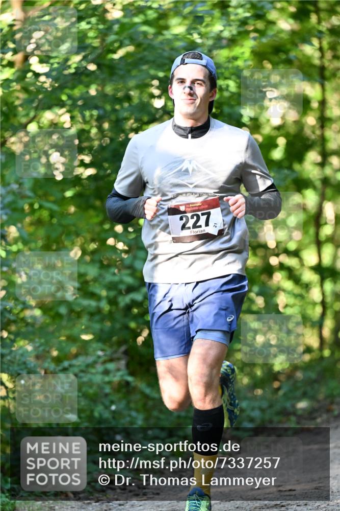 06.10.2024 - Bramfelder Halbmarathon 2024 Dr. Thomas Lammeyer http://msf.ph/oto/7337257 06.10.2024 10:20:31 Laufen 33, 227 meine-sportfotos.de