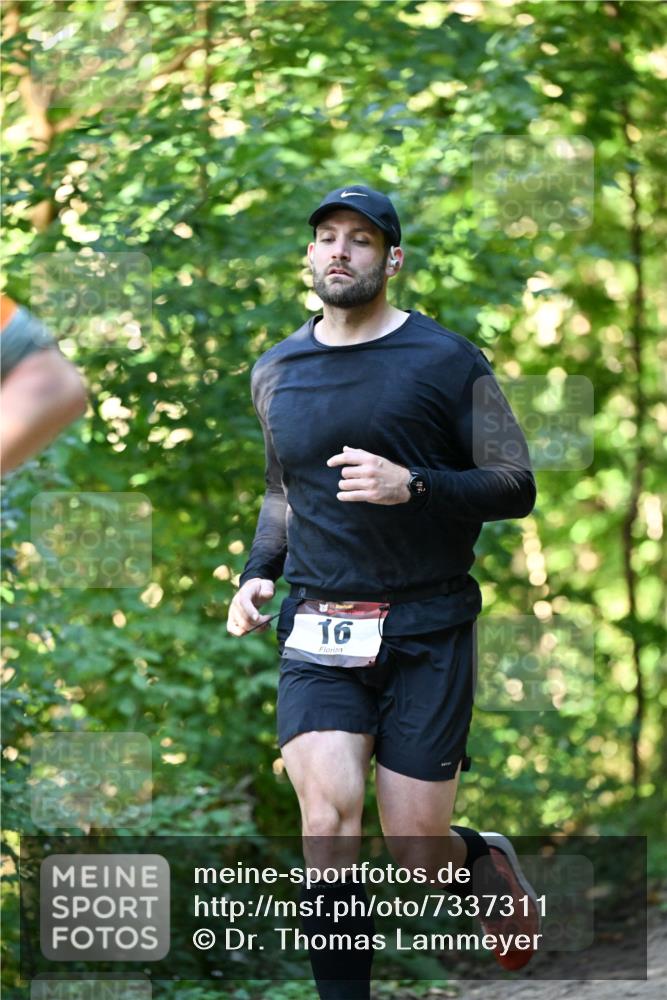 06.10.2024 - Bramfelder Halbmarathon 2024 Dr. Thomas Lammeyer http://msf.ph/oto/7337311 06.10.2024 10:20:45 Laufen 16 meine-sportfotos.de