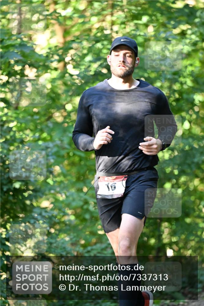 06.10.2024 - Bramfelder Halbmarathon 2024 Dr. Thomas Lammeyer http://msf.ph/oto/7337313 06.10.2024 10:20:45 Laufen 16, 0 meine-sportfotos.de
