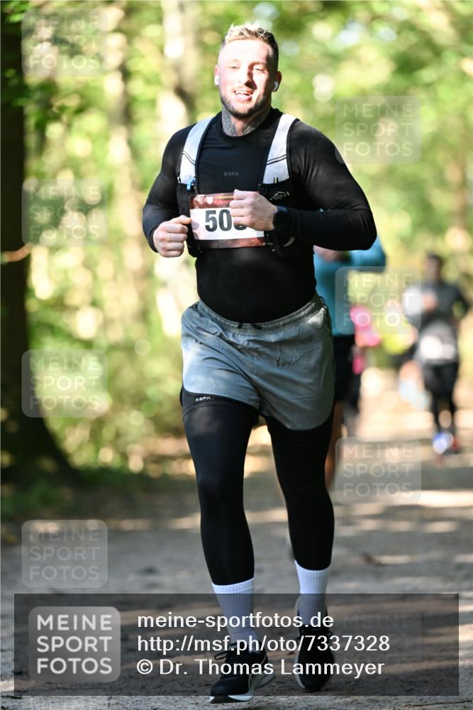 06.10.2024 - Bramfelder Halbmarathon 2024 Dr. Thomas Lammeyer http://msf.ph/oto/7337328 06.10.2024 10:20:55 Laufen 50 meine-sportfotos.de