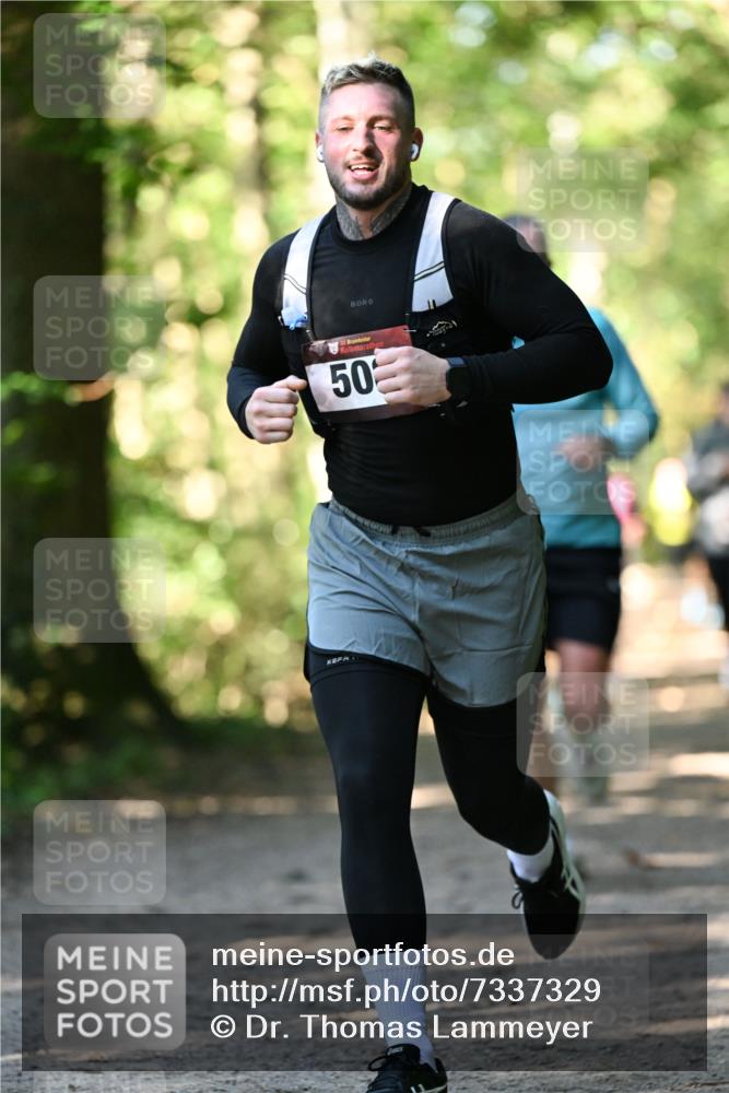 06.10.2024 - Bramfelder Halbmarathon 2024 Dr. Thomas Lammeyer http://msf.ph/oto/7337329 06.10.2024 10:20:55 Laufen 33, 50 meine-sportfotos.de