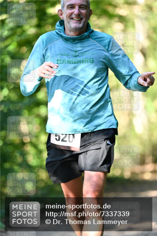 06.10.2024 - Bramfelder Halbmarathon 2024 Dr. Thomas Lammeyer http://msf.ph/oto/7337339 06.10.2024 10:20:58 Laufen 520 meine-sportfotos.de