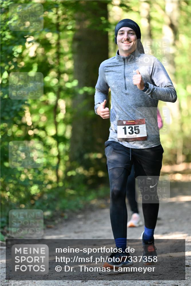 06.10.2024 - Bramfelder Halbmarathon 2024 Dr. Thomas Lammeyer http://msf.ph/oto/7337358 06.10.2024 10:21:01 Laufen 33, 135 meine-sportfotos.de
