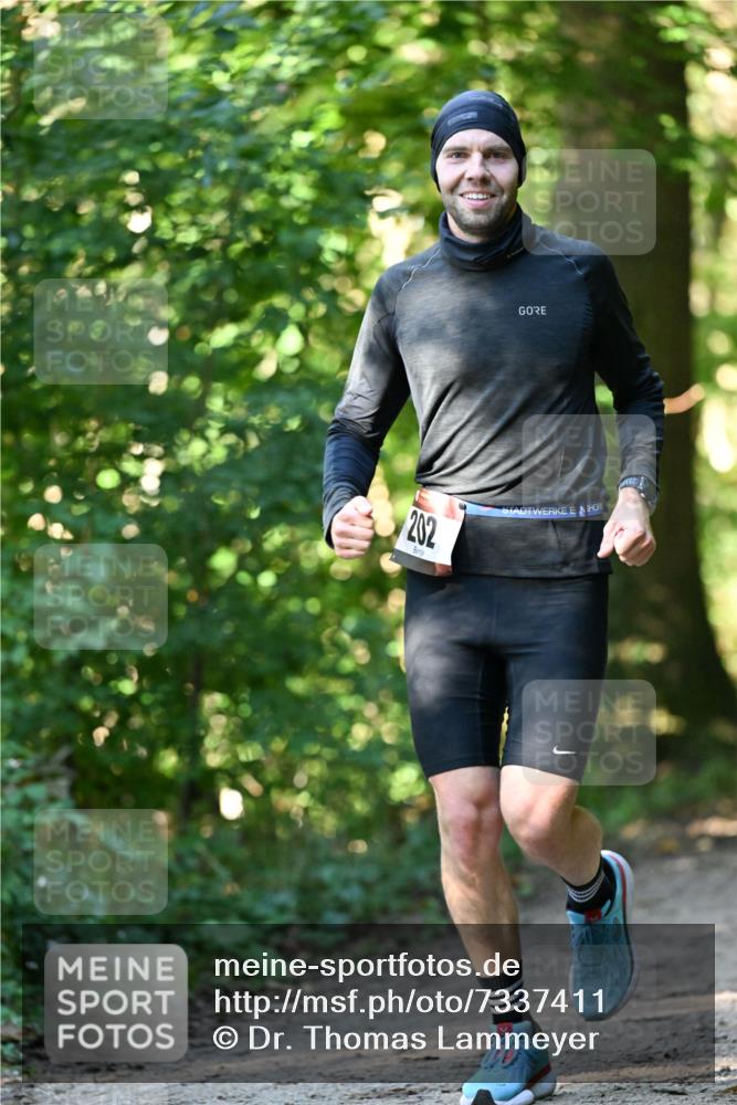 06.10.2024 - Bramfelder Halbmarathon 2024 Dr. Thomas Lammeyer http://msf.ph/oto/7337411 06.10.2024 10:21:12 Laufen 202 meine-sportfotos.de