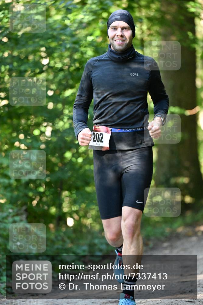 06.10.2024 - Bramfelder Halbmarathon 2024 Dr. Thomas Lammeyer http://msf.ph/oto/7337413 06.10.2024 10:21:13 Laufen 202, 202 meine-sportfotos.de