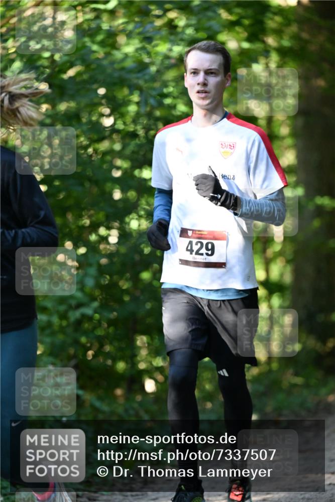 06.10.2024 - Bramfelder Halbmarathon 2024 Dr. Thomas Lammeyer http://msf.ph/oto/7337507 06.10.2024 10:21:40 Laufen 429 meine-sportfotos.de