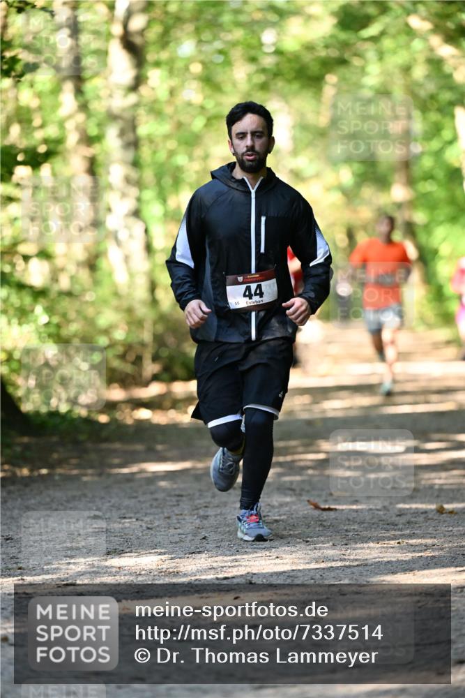 06.10.2024 - Bramfelder Halbmarathon 2024 Dr. Thomas Lammeyer http://msf.ph/oto/7337514 06.10.2024 10:21:56 Laufen 44, 55 meine-sportfotos.de