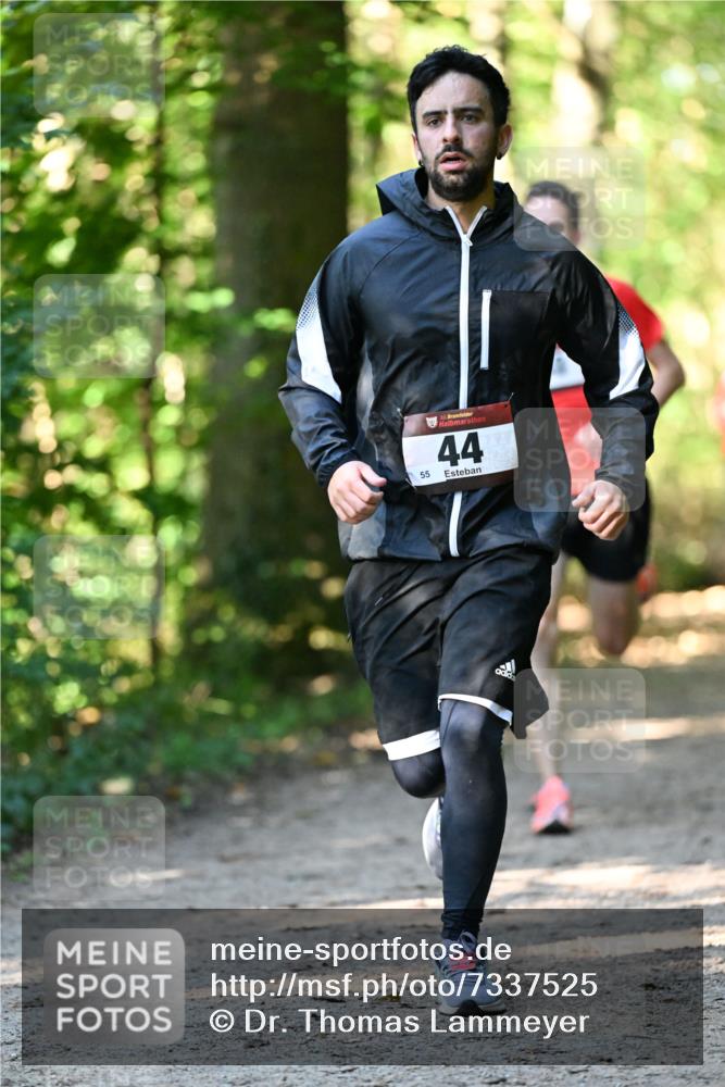 06.10.2024 - Bramfelder Halbmarathon 2024 Dr. Thomas Lammeyer http://msf.ph/oto/7337525 06.10.2024 10:21:58 Laufen 55, 33, 44 meine-sportfotos.de