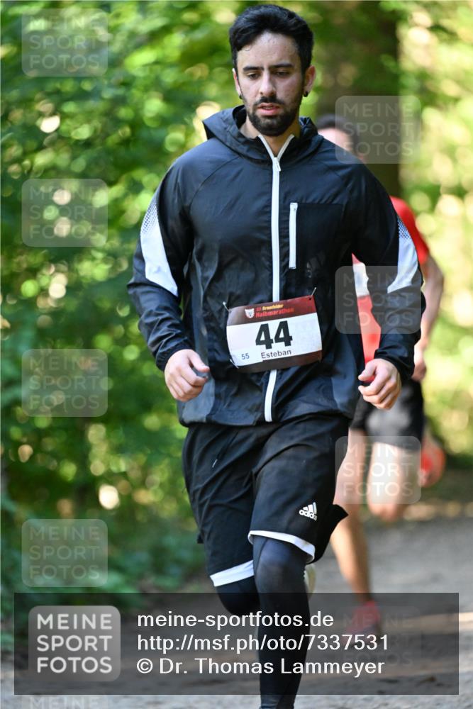 06.10.2024 - Bramfelder Halbmarathon 2024 Dr. Thomas Lammeyer http://msf.ph/oto/7337531 06.10.2024 10:21:59 Laufen 55, 33, 44 meine-sportfotos.de