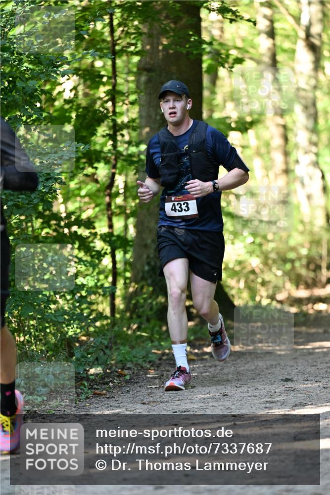 06.10.2024 - Bramfelder Halbmarathon 2024 Dr. Thomas Lammeyer http://msf.ph/oto/7337687 06.10.2024 10:22:37 Laufen 433 meine-sportfotos.de
