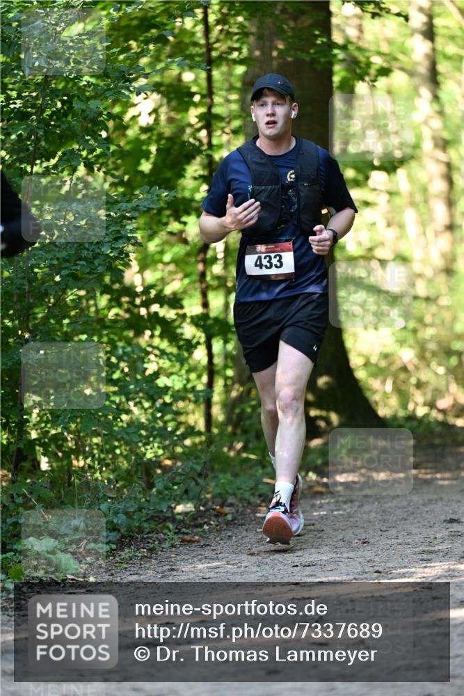 06.10.2024 - Bramfelder Halbmarathon 2024 Dr. Thomas Lammeyer http://msf.ph/oto/7337689 06.10.2024 10:22:37 Laufen 433 meine-sportfotos.de