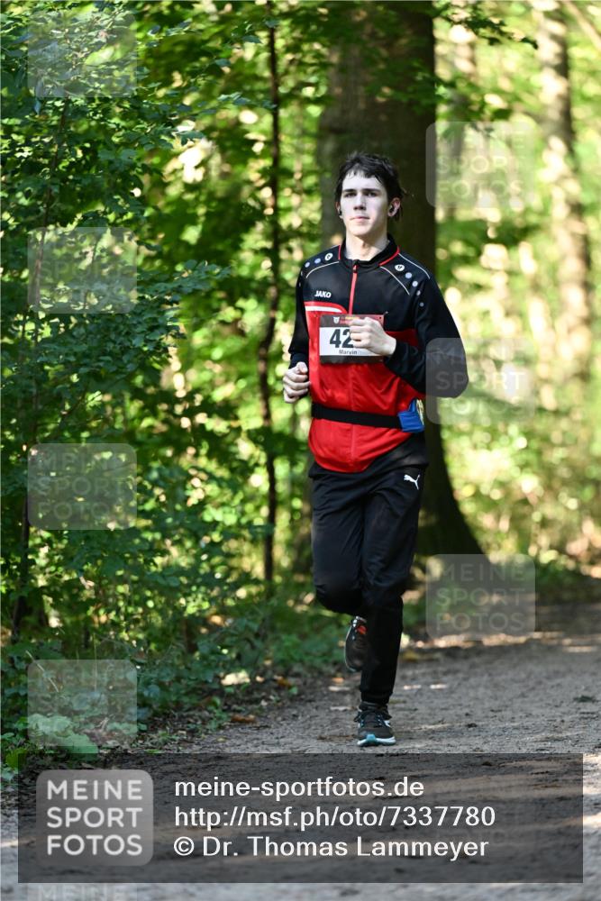 06.10.2024 - Bramfelder Halbmarathon 2024 Dr. Thomas Lammeyer http://msf.ph/oto/7337780 06.10.2024 10:23:14 Laufen 42 meine-sportfotos.de