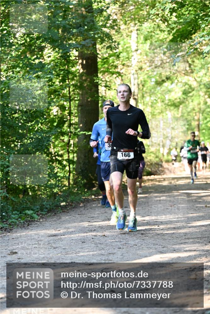 06.10.2024 - Bramfelder Halbmarathon 2024 Dr. Thomas Lammeyer http://msf.ph/oto/7337788 06.10.2024 10:23:16 Laufen 3, 166 meine-sportfotos.de