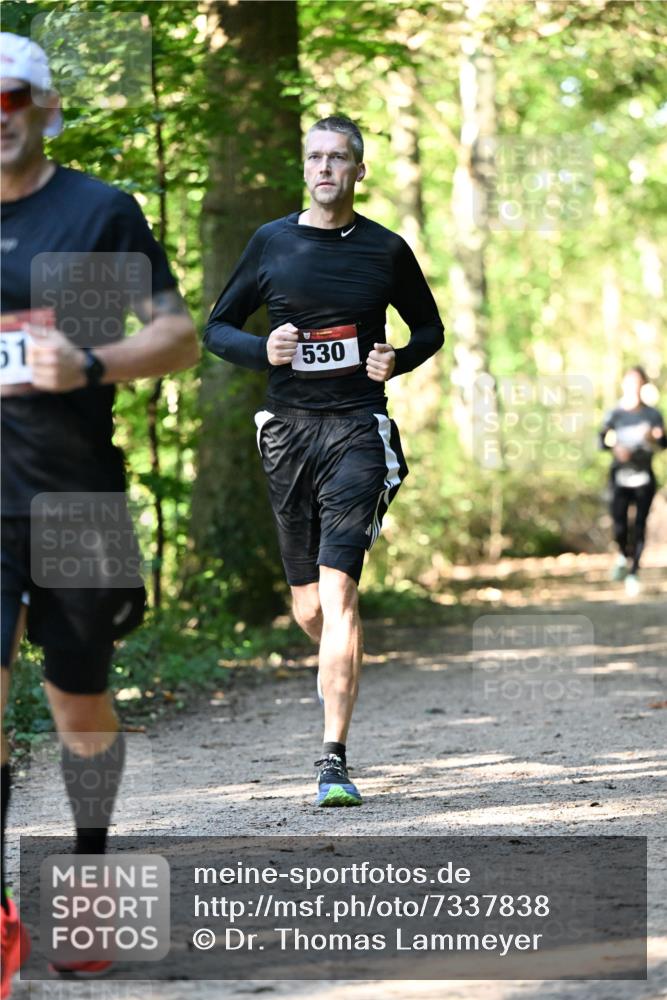 06.10.2024 - Bramfelder Halbmarathon 2024 Dr. Thomas Lammeyer http://msf.ph/oto/7337838 06.10.2024 10:23:30 Laufen 51, 530 meine-sportfotos.de