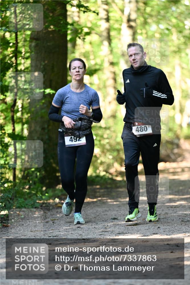 06.10.2024 - Bramfelder Halbmarathon 2024 Dr. Thomas Lammeyer http://msf.ph/oto/7337863 06.10.2024 10:23:36 Laufen 480, 492 meine-sportfotos.de