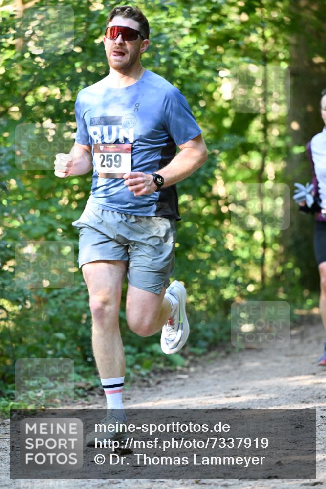 06.10.2024 - Bramfelder Halbmarathon 2024 Dr. Thomas Lammeyer http://msf.ph/oto/7337919 06.10.2024 10:24:03 Laufen 2024, 259 meine-sportfotos.de