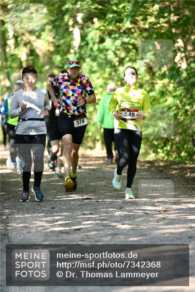 06.10.2024 - Bramfelder Halbmarathon 2024 Dr. Thomas Lammeyer http://msf.ph/oto/7342368 06.10.2024 10:53:09 Laufen 519, 549 meine-sportfotos.de