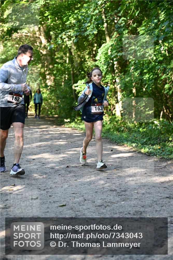 06.10.2024 - Bramfelder Halbmarathon 2024 Dr. Thomas Lammeyer http://msf.ph/oto/7343043 06.10.2024 10:54:22 Laufen 162, 163 meine-sportfotos.de