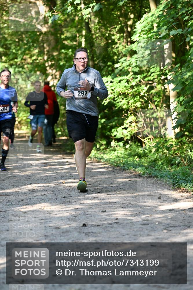 06.10.2024 - Bramfelder Halbmarathon 2024 Dr. Thomas Lammeyer http://msf.ph/oto/7343199 06.10.2024 10:54:54 Laufen 2642, 292 meine-sportfotos.de