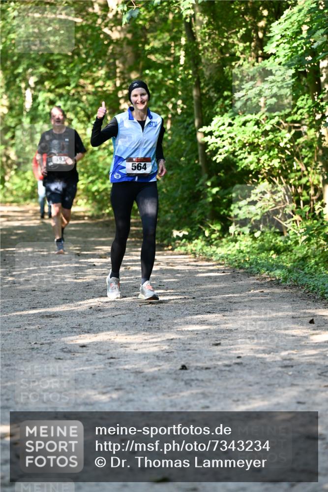 06.10.2024 - Bramfelder Halbmarathon 2024 Dr. Thomas Lammeyer http://msf.ph/oto/7343234 06.10.2024 10:55:02 Laufen 393, 564 meine-sportfotos.de