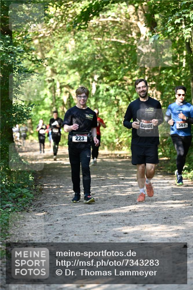 06.10.2024 - Bramfelder Halbmarathon 2024 Dr. Thomas Lammeyer http://msf.ph/oto/7343283 06.10.2024 10:55:33 Laufen 223, 567 meine-sportfotos.de