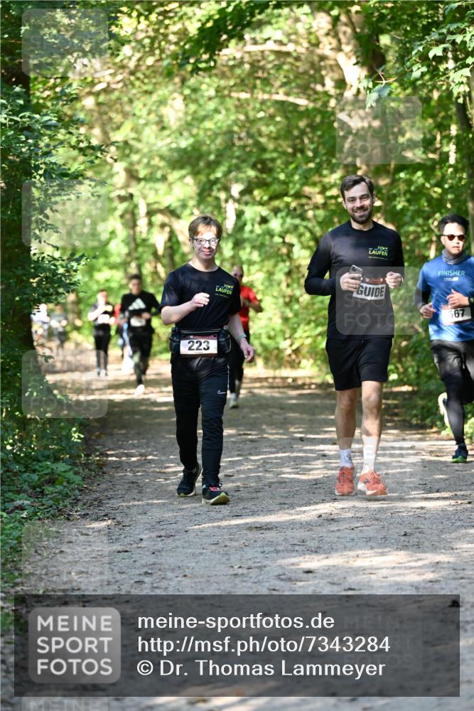 06.10.2024 - Bramfelder Halbmarathon 2024 Dr. Thomas Lammeyer http://msf.ph/oto/7343284 06.10.2024 10:55:34 Laufen 223, 567 meine-sportfotos.de