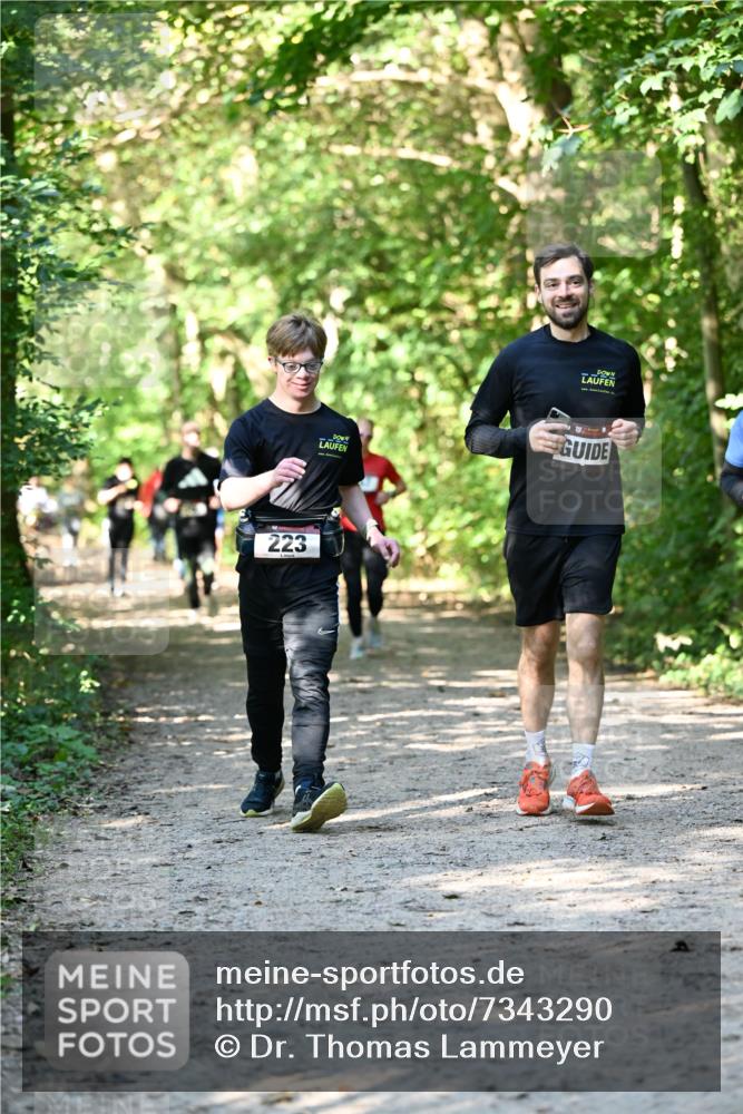 06.10.2024 - Bramfelder Halbmarathon 2024 Dr. Thomas Lammeyer http://msf.ph/oto/7343290 06.10.2024 10:55:34 Laufen 223 meine-sportfotos.de