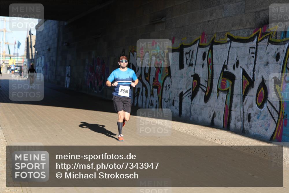 06.10.2024 - 19. swb-Marathon Bremen Michael Strokosch http://msf.ph/oto/7343947 06.10.2024 10:09:57 Laufen 8681 meine-sportfotos.de