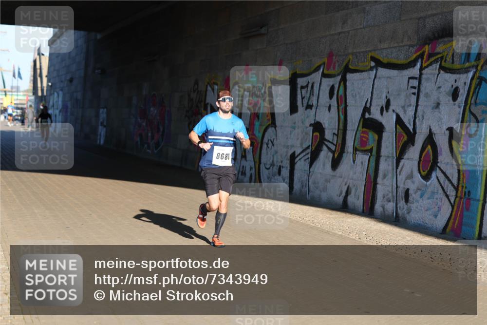 06.10.2024 - 19. swb-Marathon Bremen Michael Strokosch http://msf.ph/oto/7343949 06.10.2024 10:09:58 Laufen 8681 meine-sportfotos.de