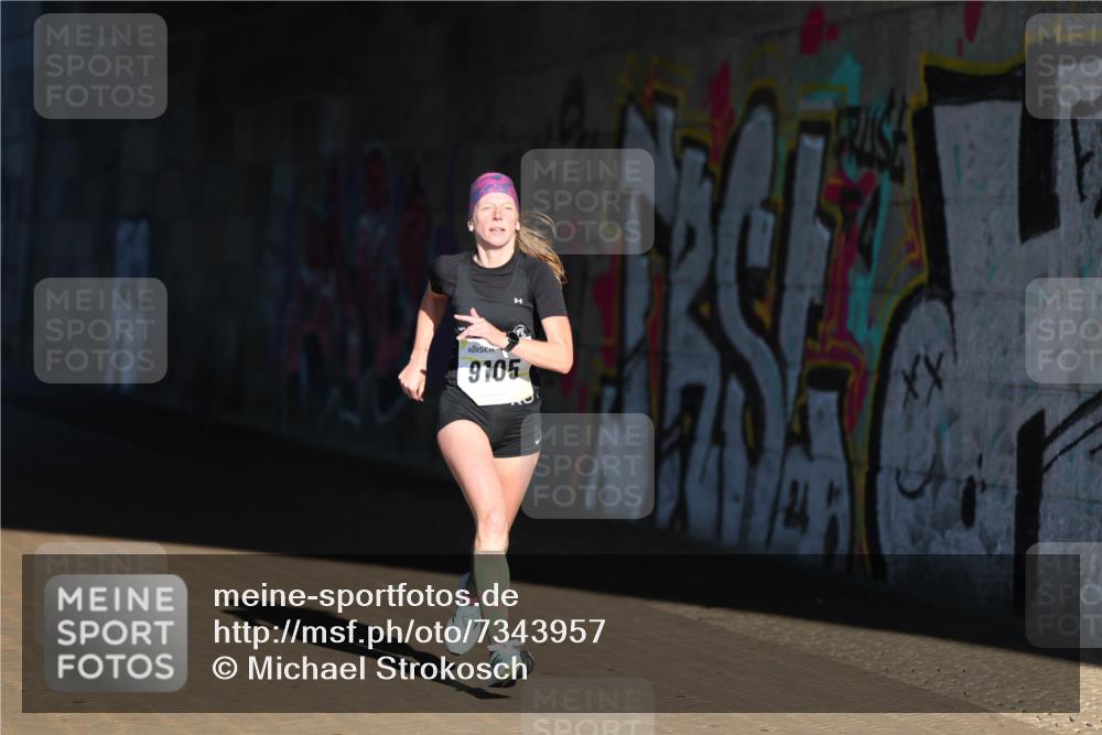 06.10.2024 - 19. swb-Marathon Bremen Michael Strokosch http://msf.ph/oto/7343957 06.10.2024 10:10:05 Laufen 9105 meine-sportfotos.de