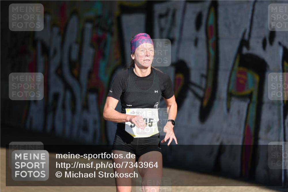 06.10.2024 - 19. swb-Marathon Bremen Michael Strokosch http://msf.ph/oto/7343964 06.10.2024 10:10:07 Laufen 15 meine-sportfotos.de