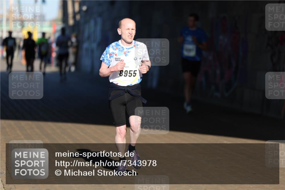 06.10.2024 - 19. swb-Marathon Bremen Michael Strokosch http://msf.ph/oto/7343978 06.10.2024 10:10:13 Laufen 8955 meine-sportfotos.de