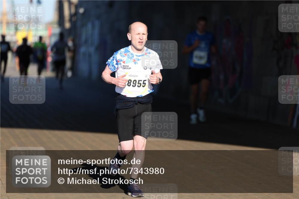 06.10.2024 - 19. swb-Marathon Bremen Michael Strokosch http://msf.ph/oto/7343980 06.10.2024 10:10:14 Laufen 8955 meine-sportfotos.de