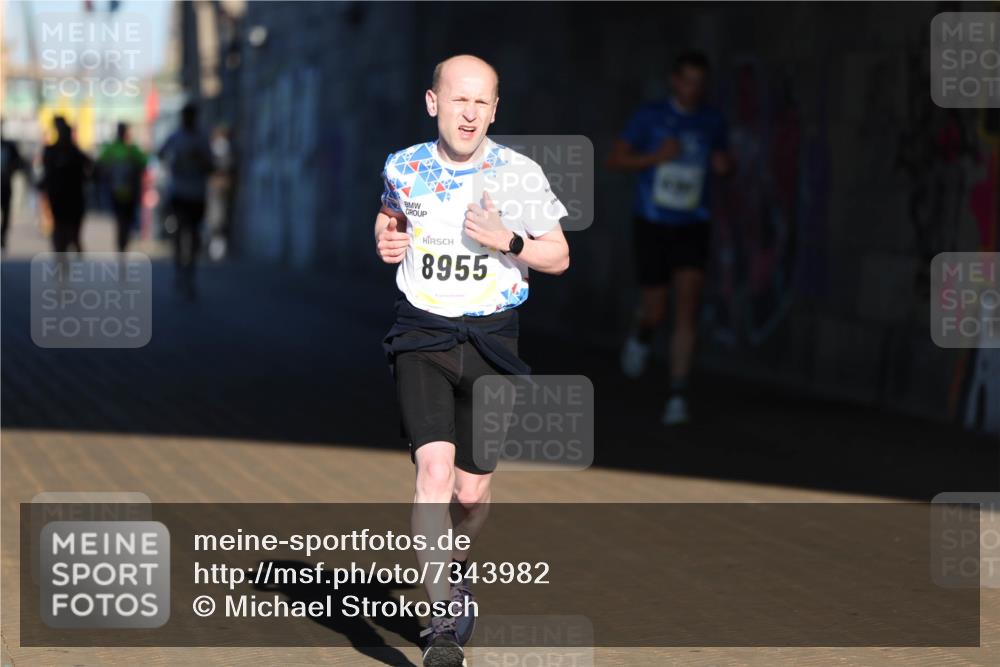 06.10.2024 - 19. swb-Marathon Bremen Michael Strokosch http://msf.ph/oto/7343982 06.10.2024 10:10:14 Laufen 8955 meine-sportfotos.de
