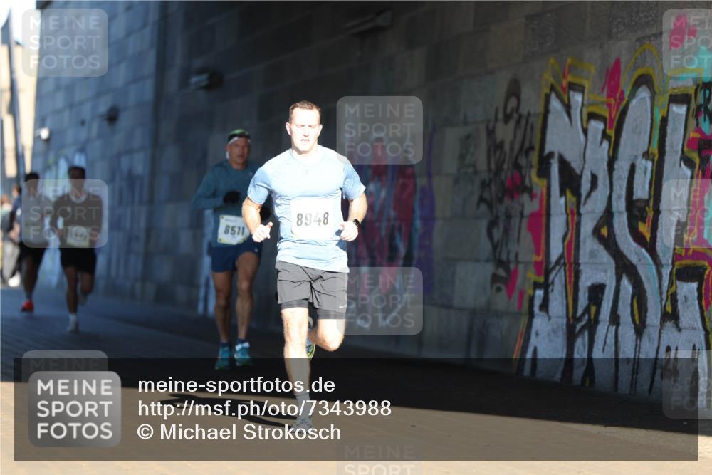06.10.2024 - 19. swb-Marathon Bremen Michael Strokosch http://msf.ph/oto/7343988 06.10.2024 10:10:38 Laufen 8948, 8511 meine-sportfotos.de