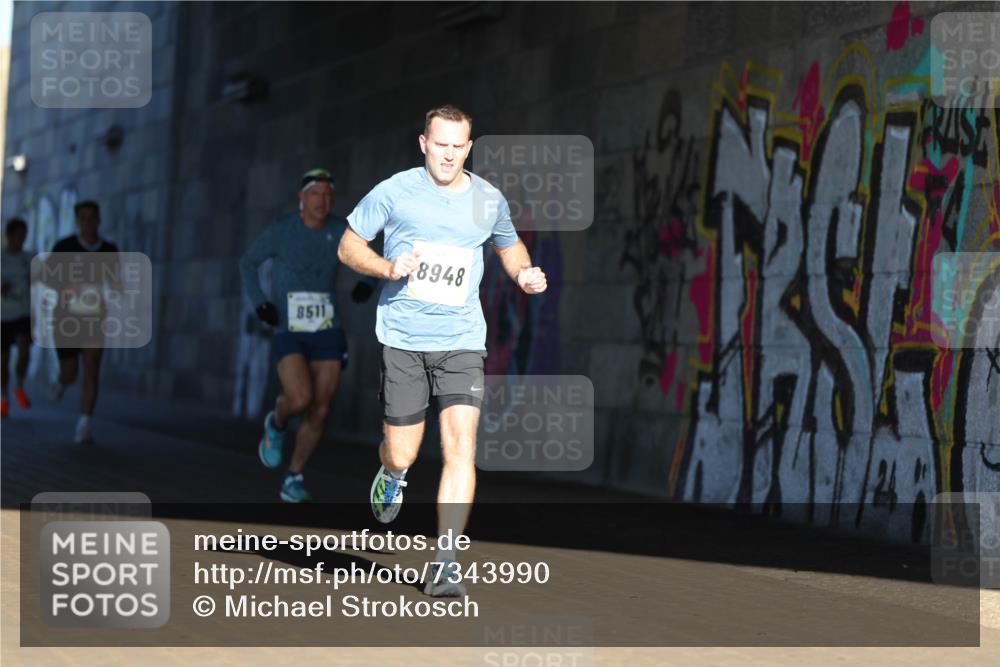 06.10.2024 - 19. swb-Marathon Bremen Michael Strokosch http://msf.ph/oto/7343990 06.10.2024 10:10:39 Laufen 8511, 8948 meine-sportfotos.de