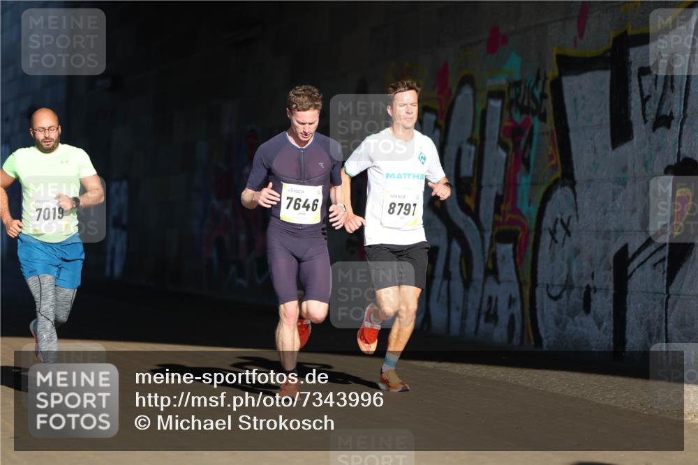 06.10.2024 - 19. swb-Marathon Bremen Michael Strokosch http://msf.ph/oto/7343996 06.10.2024 10:10:46 Laufen 7019, 7646, 8791 meine-sportfotos.de