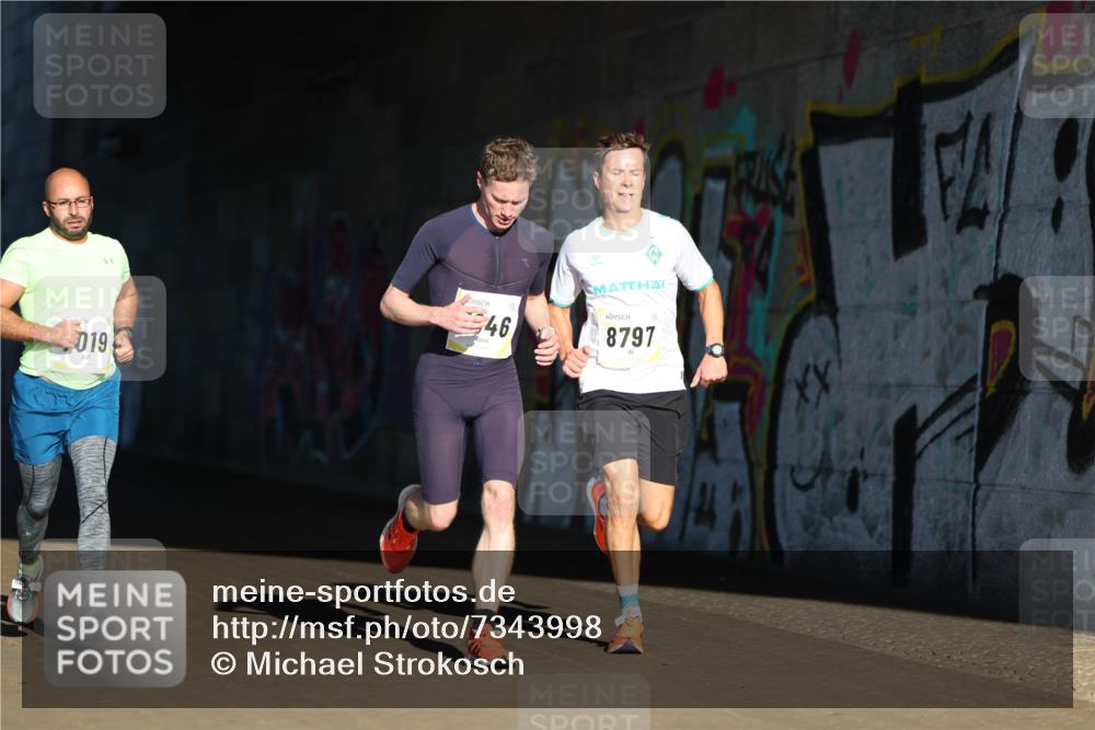 06.10.2024 - 19. swb-Marathon Bremen Michael Strokosch http://msf.ph/oto/7343998 06.10.2024 10:10:47 Laufen 019, 46, 8797 meine-sportfotos.de