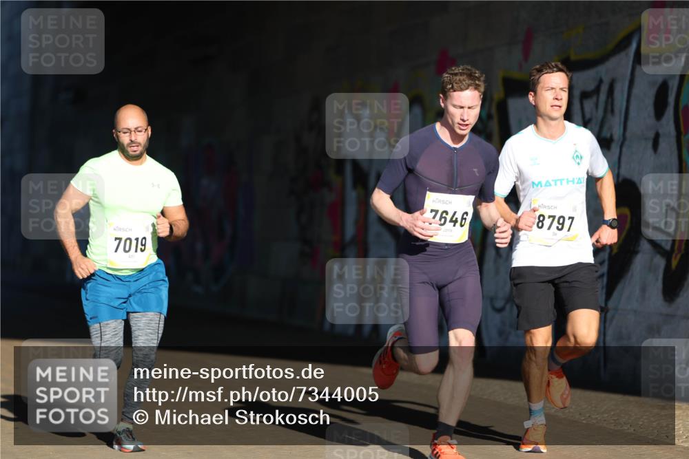 06.10.2024 - 19. swb-Marathon Bremen Michael Strokosch http://msf.ph/oto/7344005 06.10.2024 10:10:47 Laufen 7019, 7646, 8797 meine-sportfotos.de