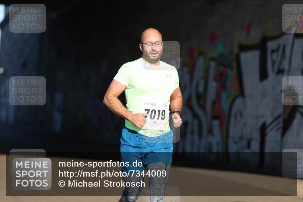 06.10.2024 - 19. swb-Marathon Bremen Michael Strokosch http://msf.ph/oto/7344009 06.10.2024 10:10:49 Laufen 7019 meine-sportfotos.de