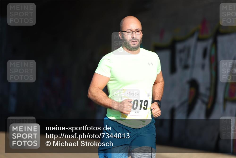 06.10.2024 - 19. swb-Marathon Bremen Michael Strokosch http://msf.ph/oto/7344013 06.10.2024 10:10:49 Laufen 019 meine-sportfotos.de