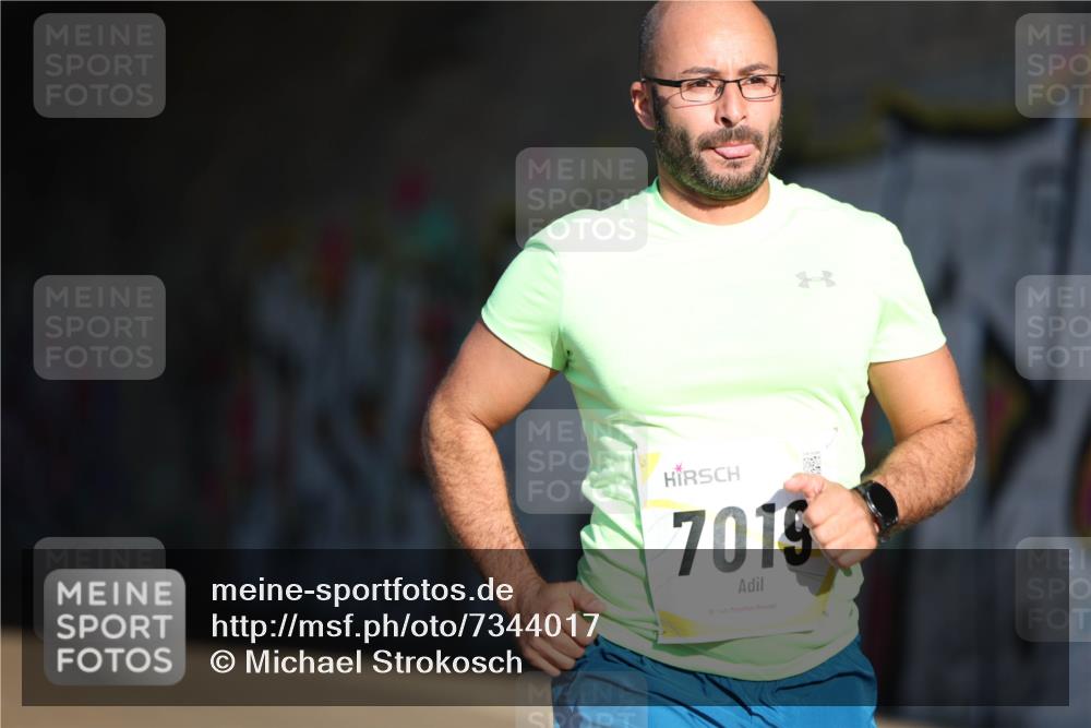 06.10.2024 - 19. swb-Marathon Bremen Michael Strokosch http://msf.ph/oto/7344017 06.10.2024 10:10:50 Laufen 7015, 19 meine-sportfotos.de