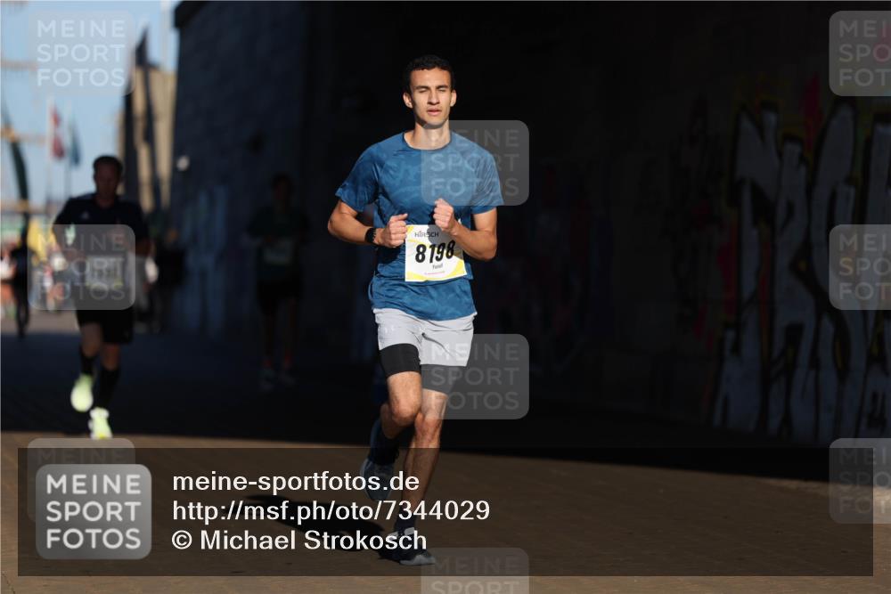 06.10.2024 - 19. swb-Marathon Bremen Michael Strokosch http://msf.ph/oto/7344029 06.10.2024 10:10:56 Laufen 7063, 8198 meine-sportfotos.de
