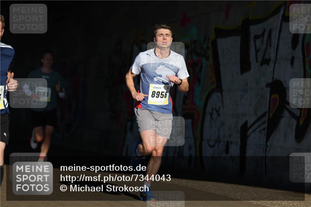 06.10.2024 - 19. swb-Marathon Bremen Michael Strokosch http://msf.ph/oto/7344043 06.10.2024 10:11:00 Laufen 583, 8956 meine-sportfotos.de