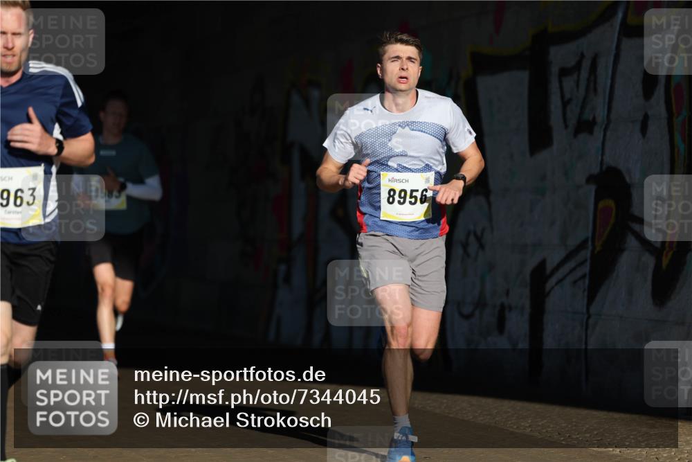 06.10.2024 - 19. swb-Marathon Bremen Michael Strokosch http://msf.ph/oto/7344045 06.10.2024 10:11:00 Laufen 963, 1583, 8956 meine-sportfotos.de
