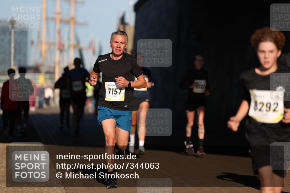 06.10.2024 - 19. swb-Marathon Bremen Michael Strokosch http://msf.ph/oto/7344063 06.10.2024 10:11:07 Laufen 7157, 9721, 8292 meine-sportfotos.de